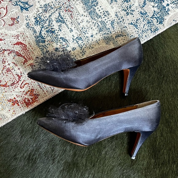Yves Saint Laurent Vtg. Satin heels - Picture 4 of 12